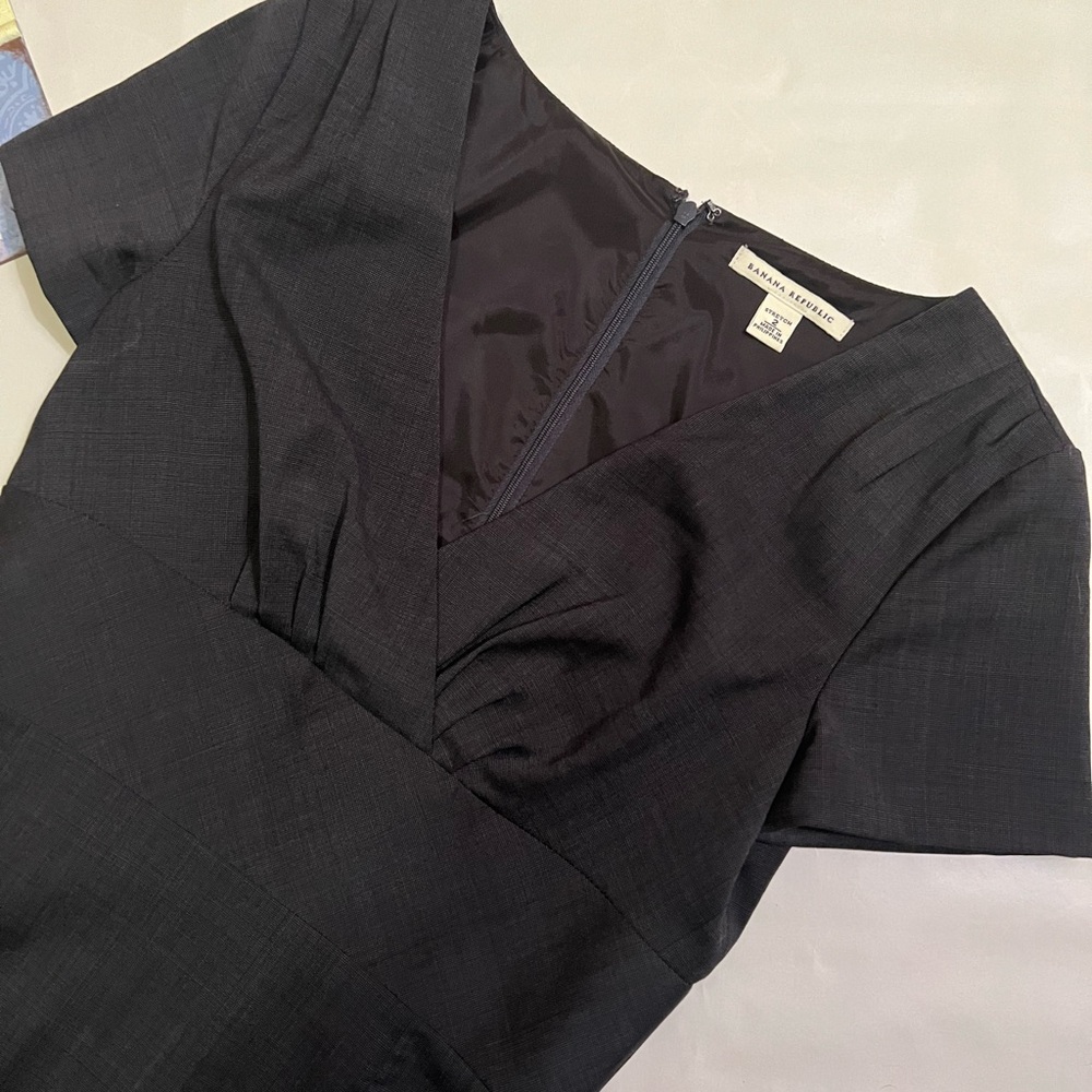 Banana Republic Sz 2 V-neck Shift Dress